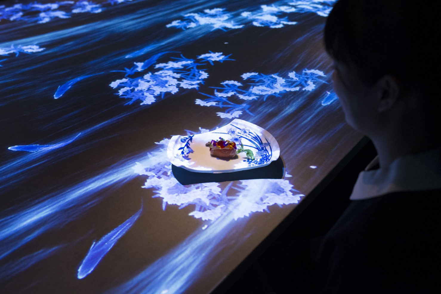 Plates spring to life in teamLab’s new Tokyo restaurant installation