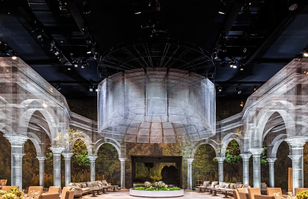 Edoardo Tresoldi creates a ghostly courtyard in Abu Dhabi