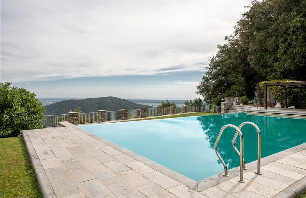 Tuscan villa for sale