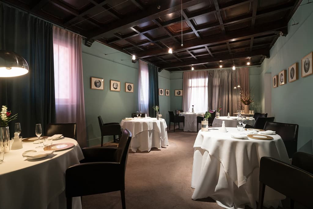 Restaurants with art collections: Osteria Francescana
