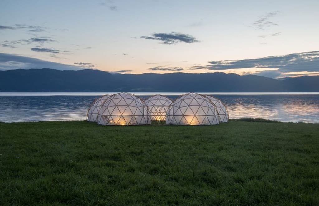 Pollution pods by artist Michael Pinsky recreate the smells of the city