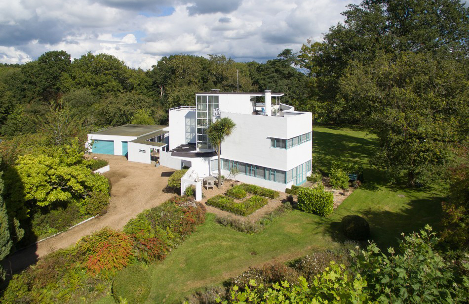 Modernist UK home designed by Amyas Connell for sale