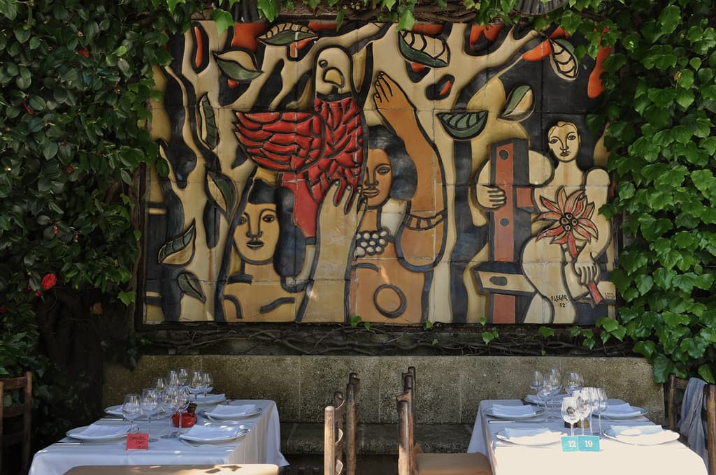 Restaurants with art collections: La Colombe d'Or