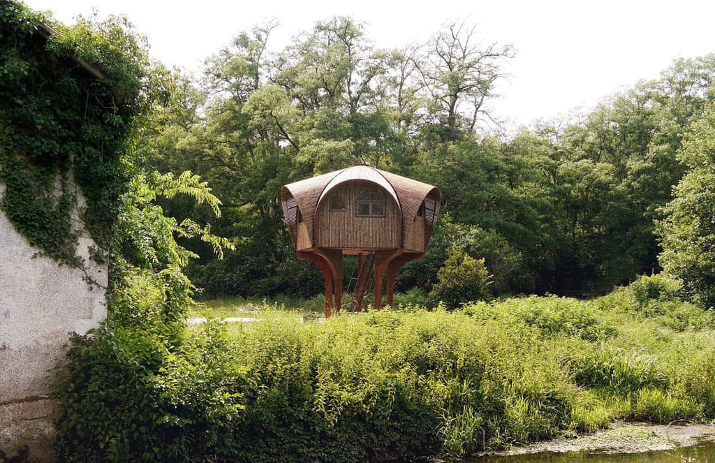 Stay overnight for free in this French hiker’s shelter