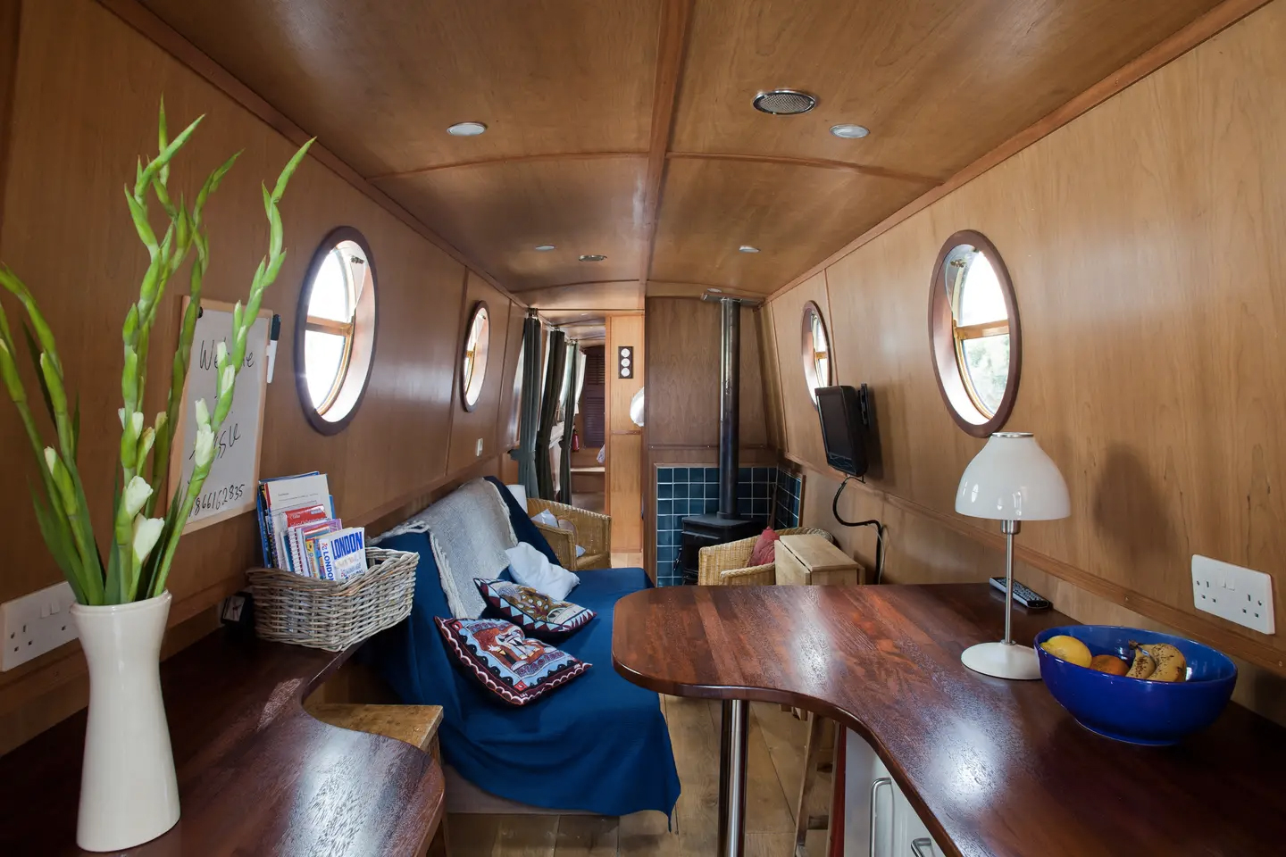 Jessie the narrowboat - Airbnb