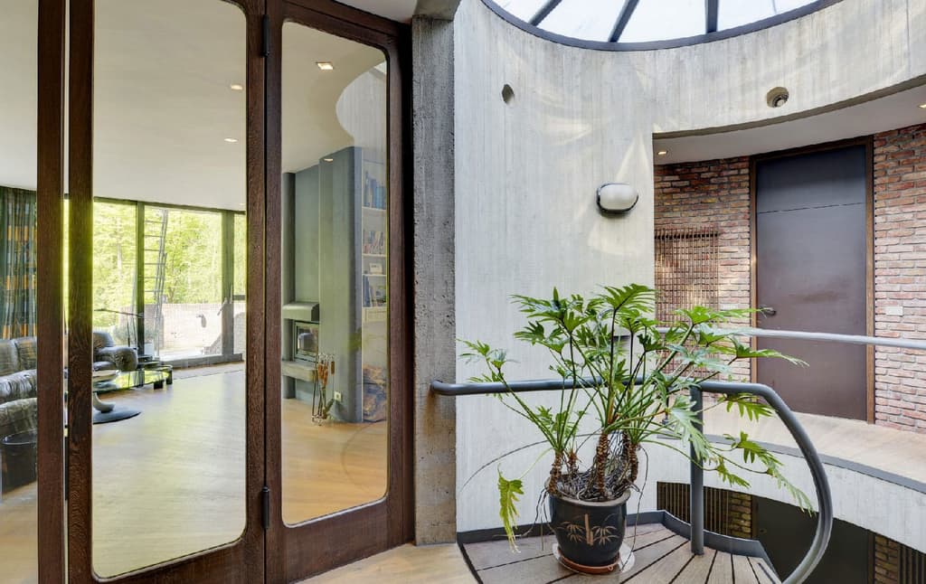 Dutch villa for sale by architect Jackie Cuylen