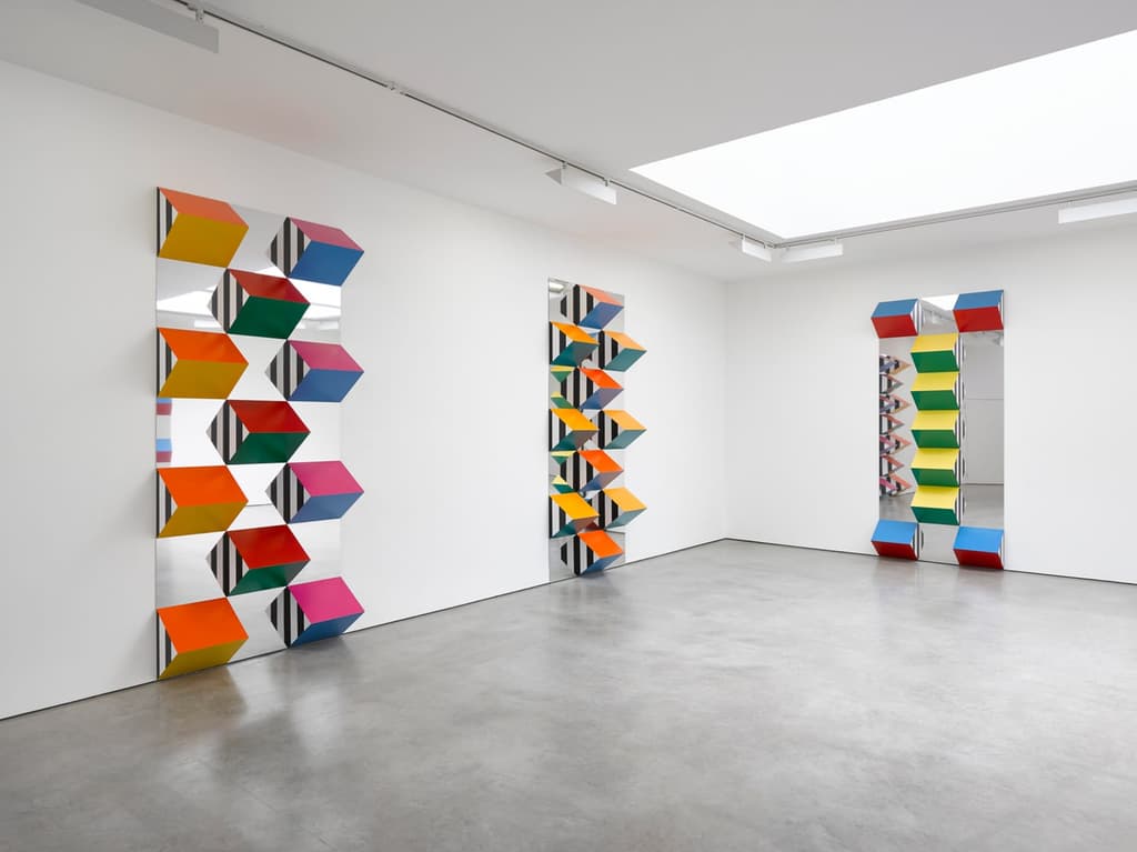 Daniel Buren, <em>PILE UP: High Reliefs</em> installation view, Lisson Gallery London, 2017