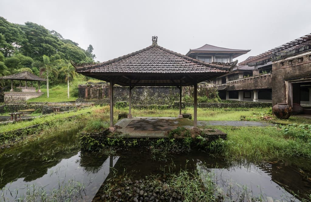 Photographer Romain Veillon captures a ghost hotel in Bali