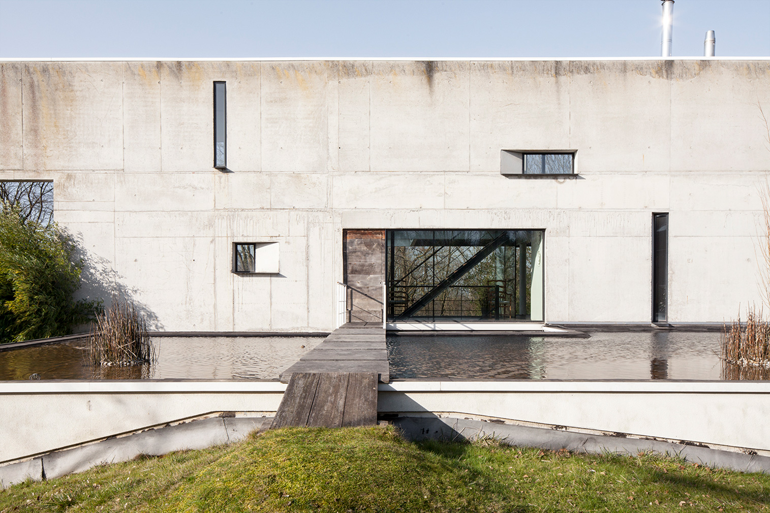 Brutalist villa by Peter Tachelet hits the market near Brussels