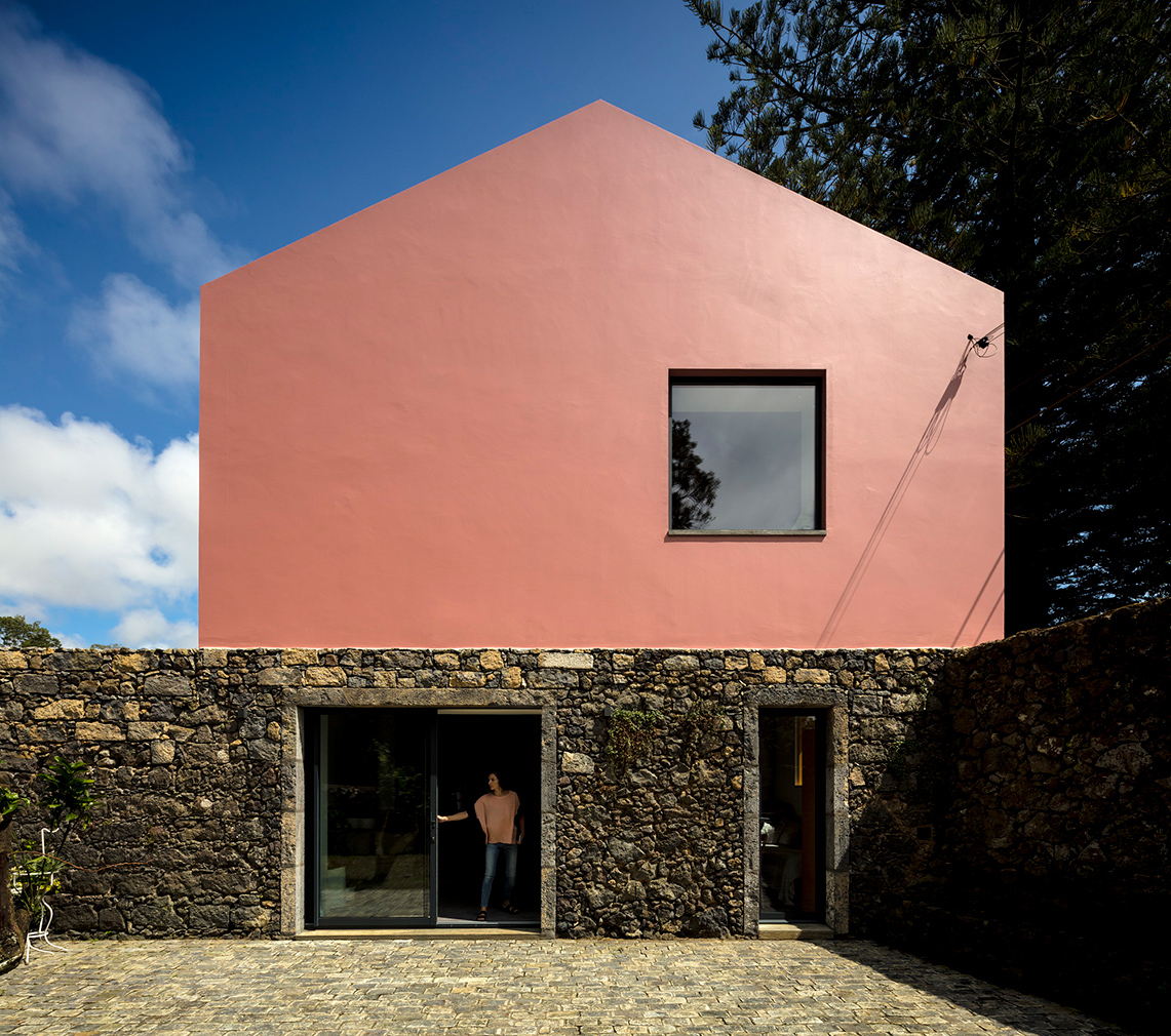 Pink House holiday home in the Azores