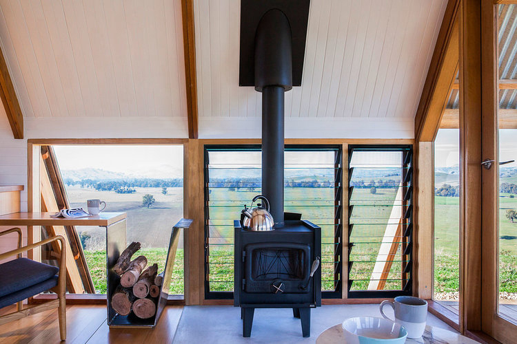 JR’s ecohut is a tiny retreat nestled into Australia’s remote Kimo Estate