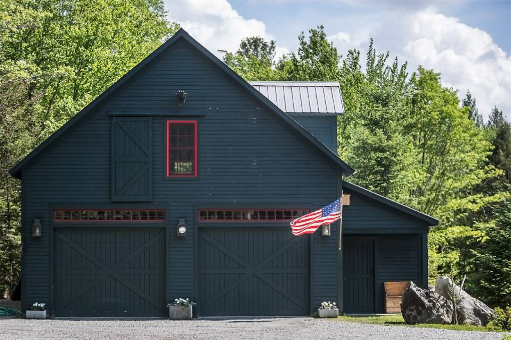 Rustic country house hits the market in Vermont for $800k