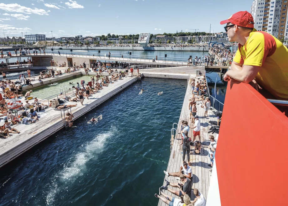 BIG creates a floating bath house in Aarhus harbour