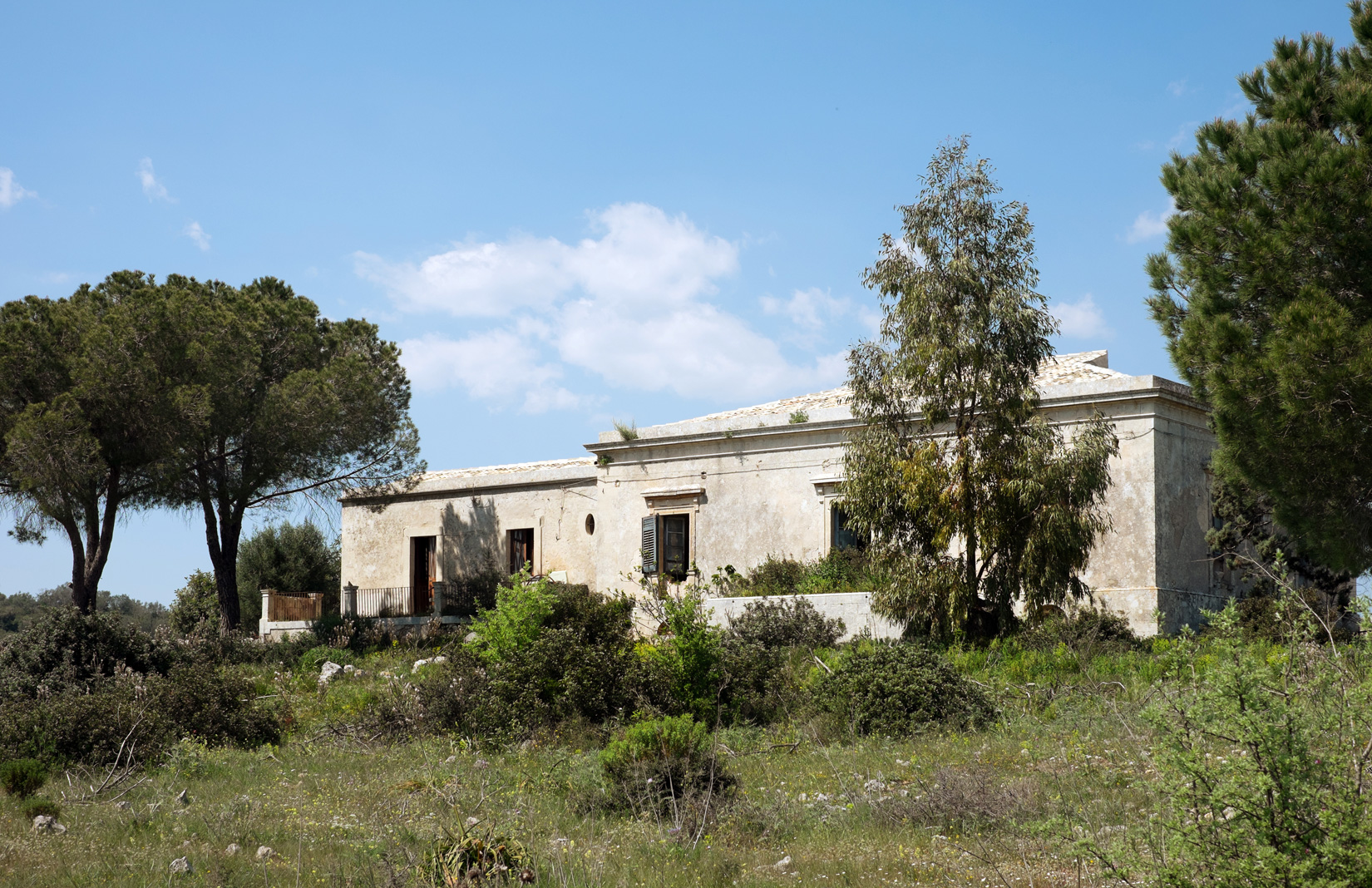 Gorgeous Sicilian estate in need of TLC lists for €850k