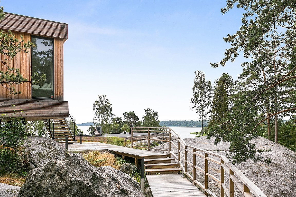 Floating clifftop house outside Stockholm lists for 10m SEK