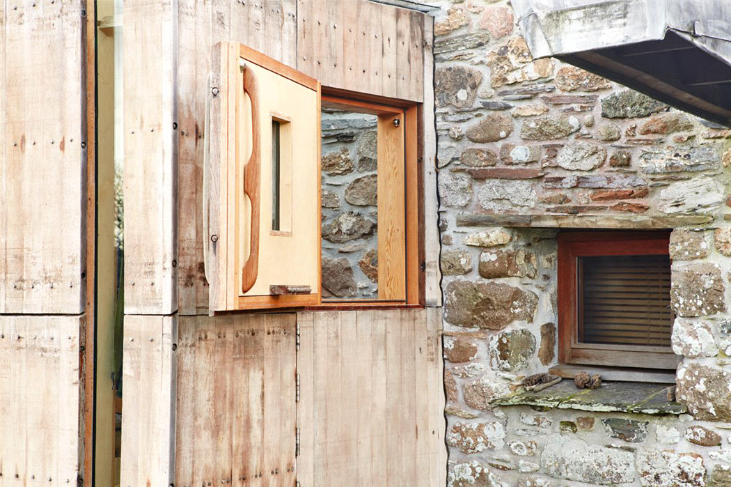 A RIBA award-winning former cattle barn hits the market in Devon