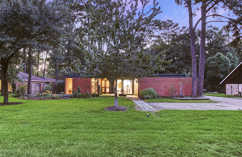 Texan architect’s midcentury home lists for $890,000