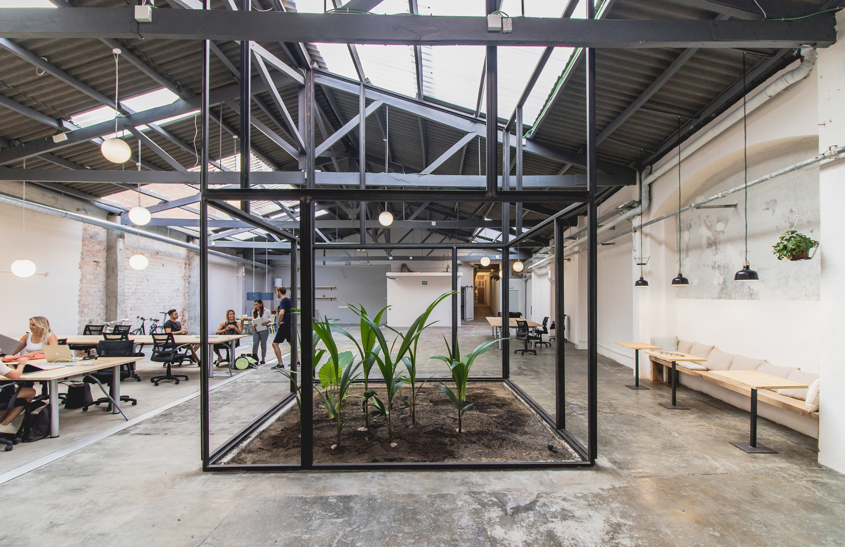 Defunct Barcelona warehouse becomes a coworking space - The Spaces