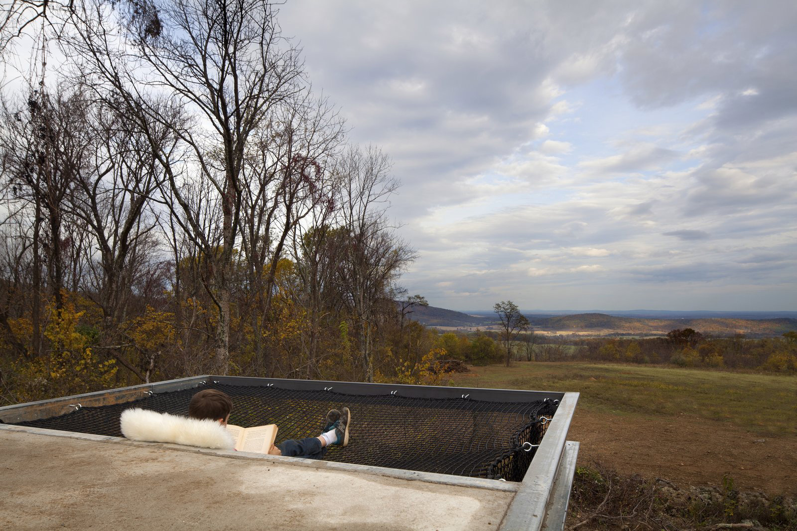 Virginia’s tiny Lost Whiskey Cabin is miniature brutalism 