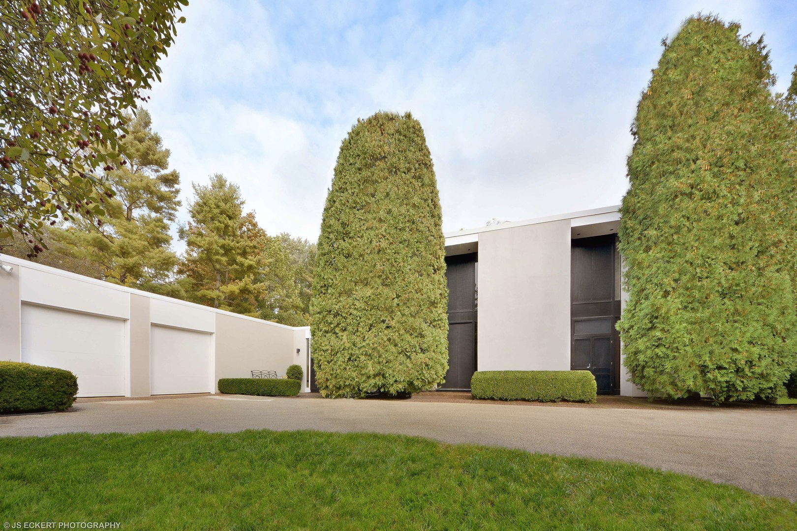 Architect’s perfectly preserved 1965 home hits the market near Chicago