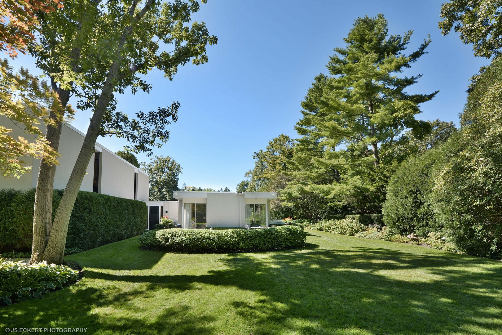 Architect’s perfectly preserved 1965 home hits the market near Chicago