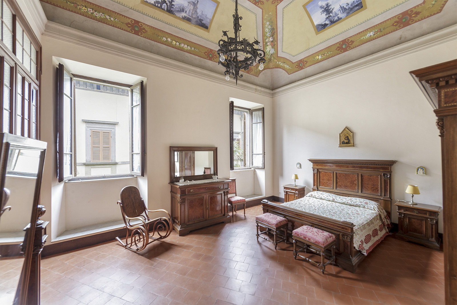 Frescoed palazzo hits the market for €2.5m in Acquapendente