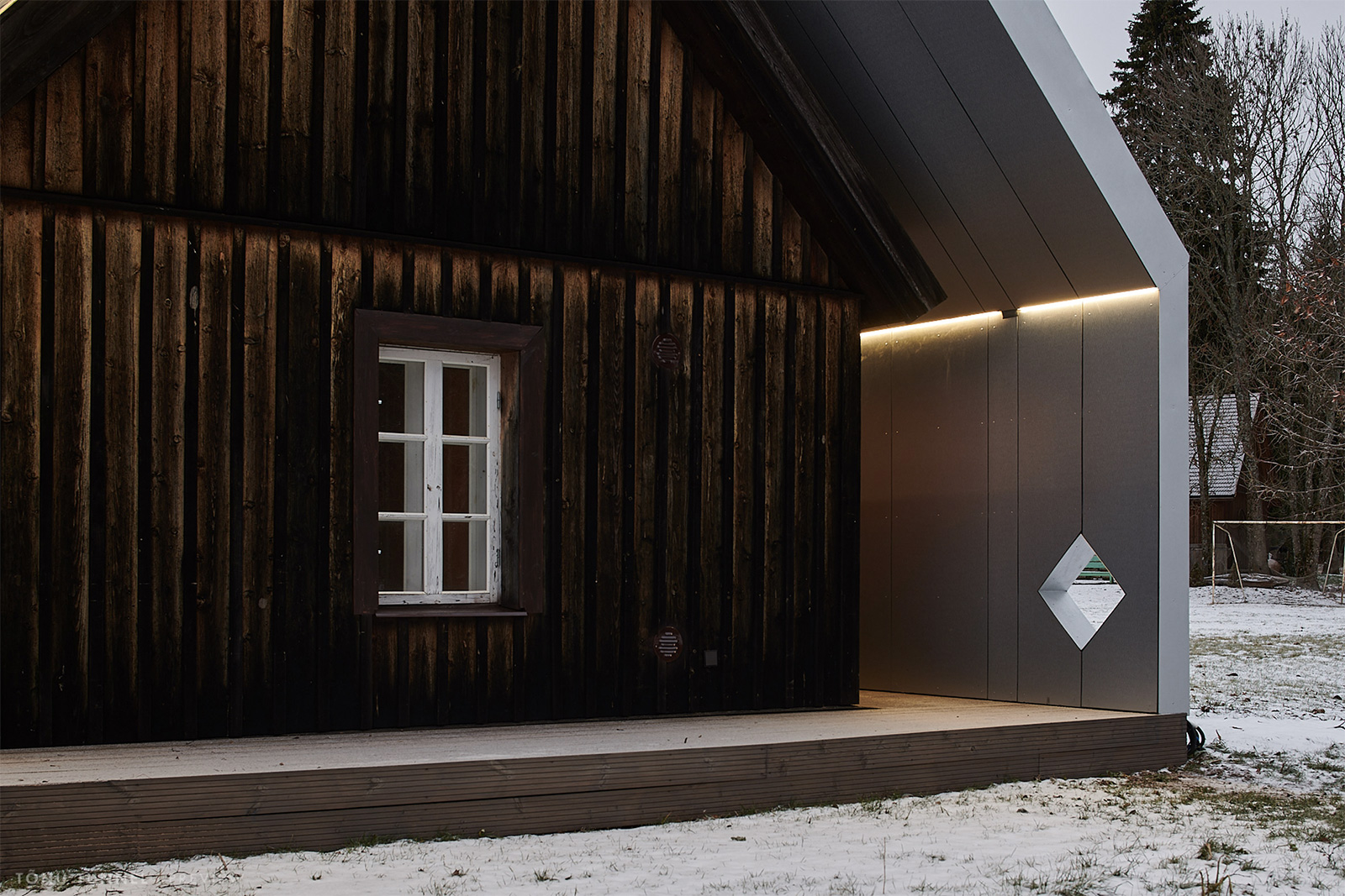 This zig-zag sauna cuts a sharp silhouette in Estonia