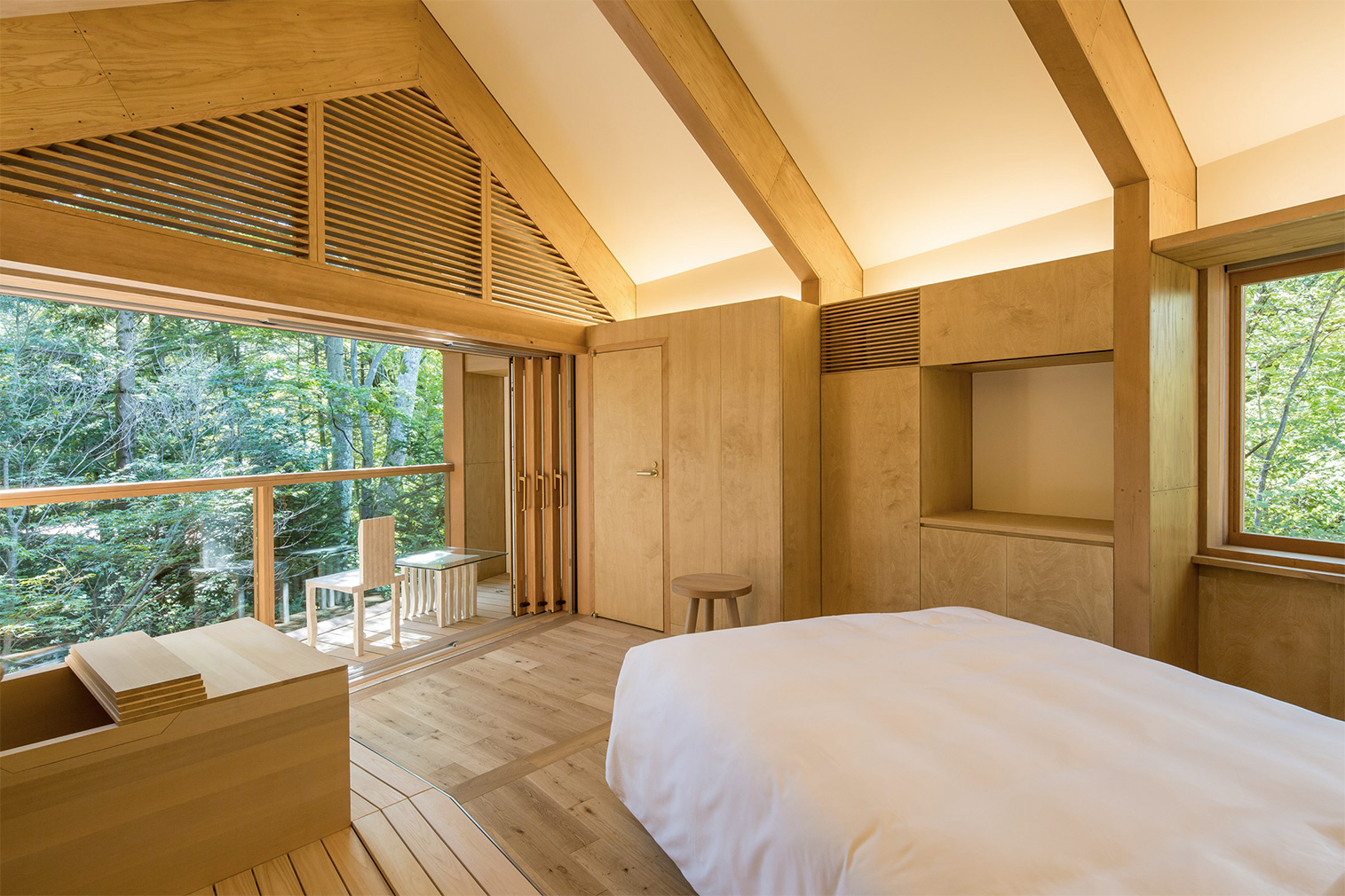 Shigeru Ban’s sinuous new Japanese hotel makes the most of mountain views