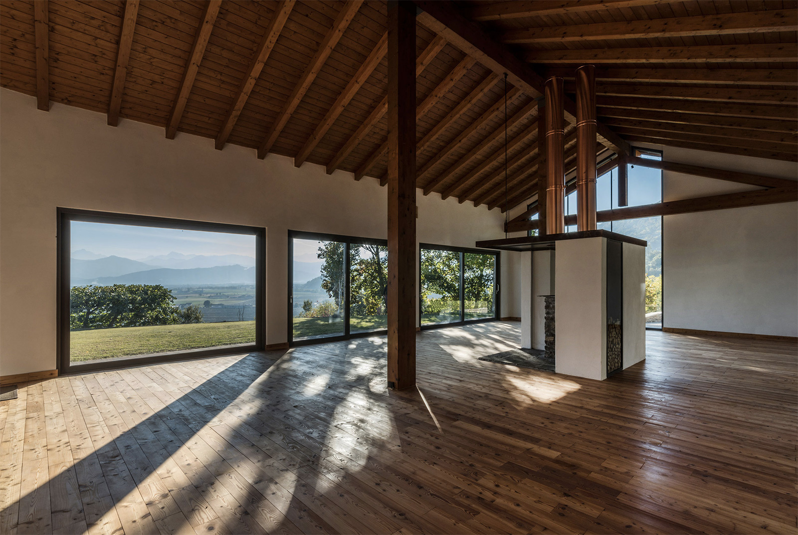 Villa con Vista: interiors feature timbed beamed ceilings, white walls and wooden floors