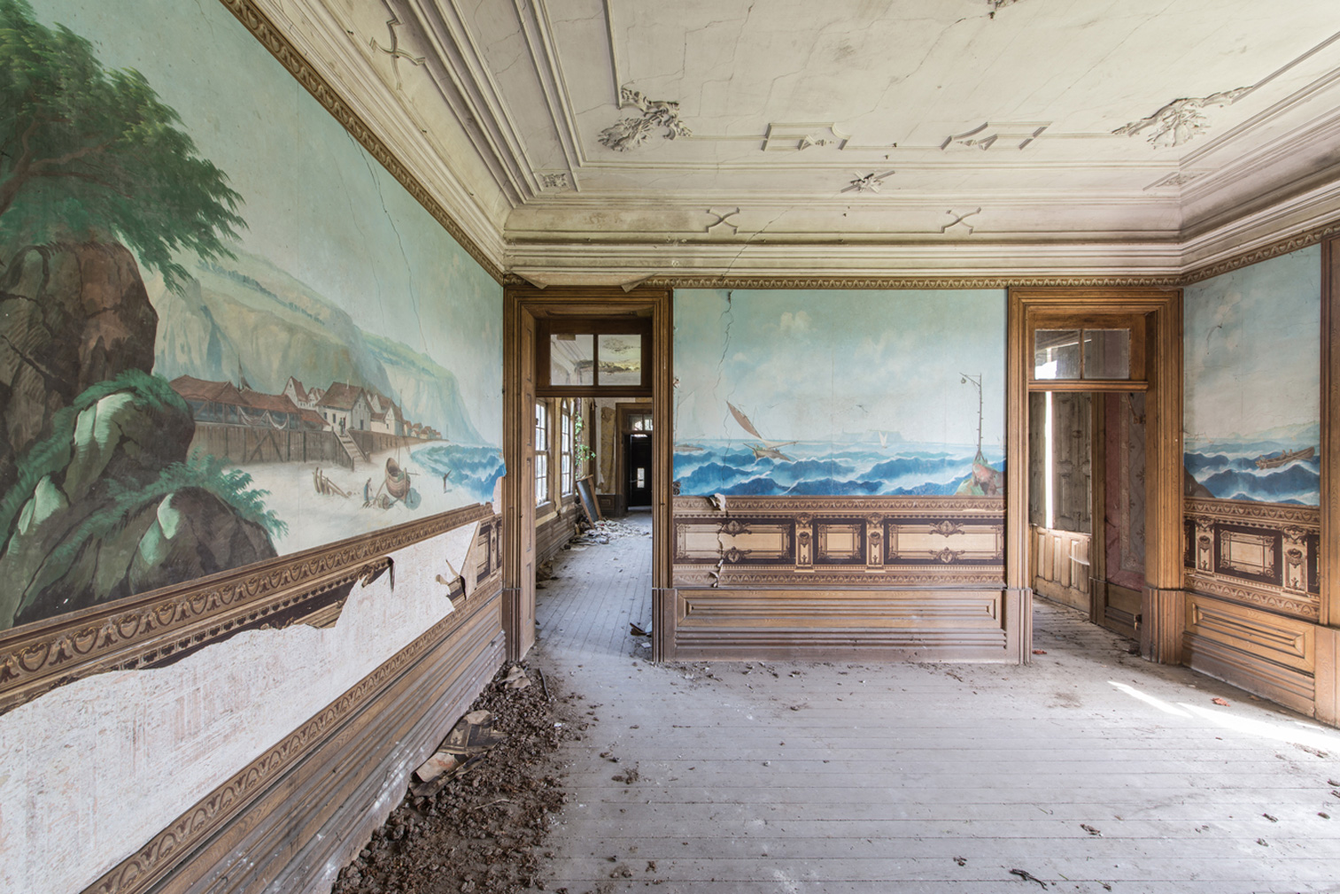 Europe’s ghostly frescos star in Romain Veillon’s 'Le Musee Imaginaire' series