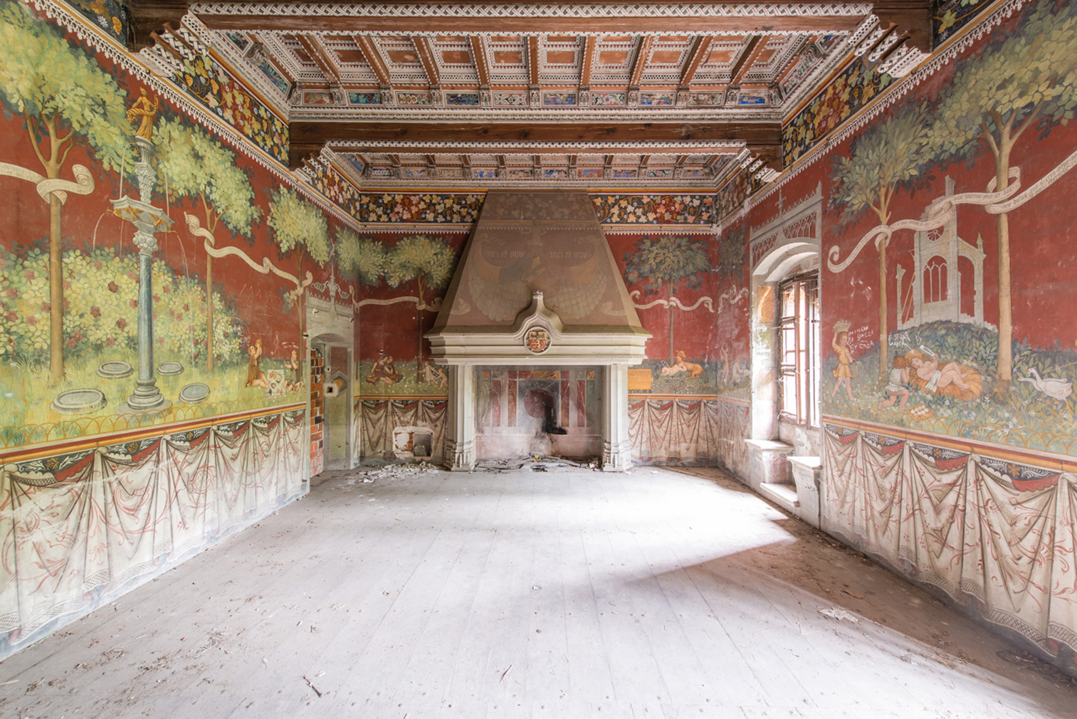 Europe’s ghostly frescos star in Romain Veillon’s 'Le Musee Imaginaire' series