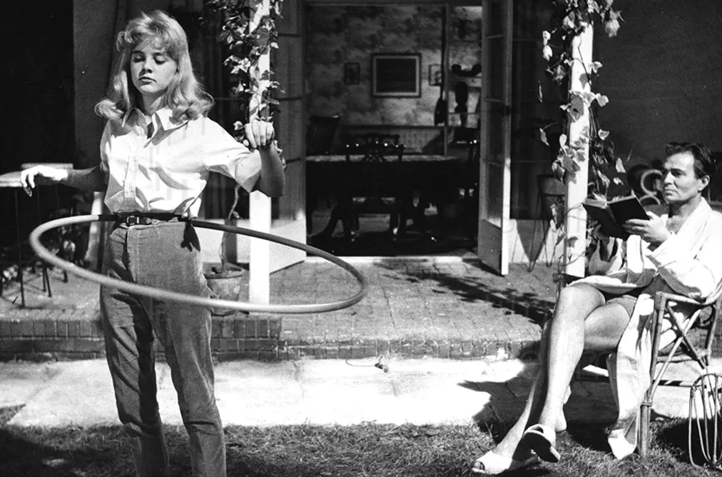 Sue Lyon and James Mason in Stanley Kubrick's 1962 adaptation of Lolita. (c) Warner Bros