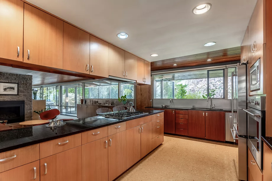 Glass-walled Richard Neutra home lists for $650k in Pennsylvania