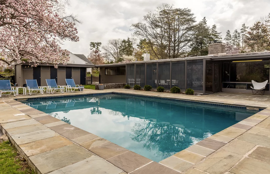 Glass-walled Richard Neutra home lists for $650k in Pennsylvania