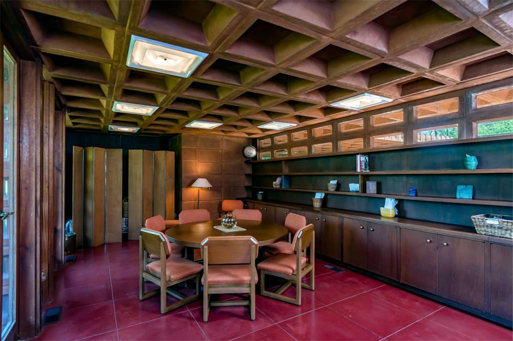 All-concrete home by Frank Lloyd Wright hits the market in St Louis for $1.2m