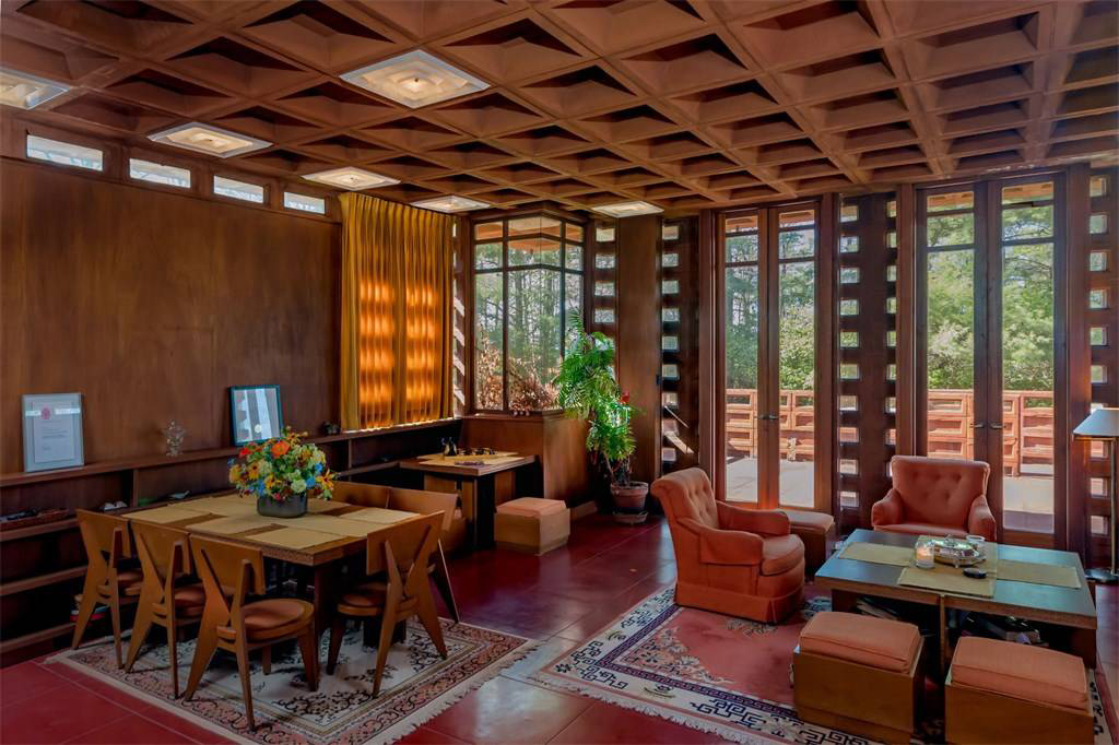 All-concrete home by Frank Lloyd Wright hits the market in St Louis for $1.2m