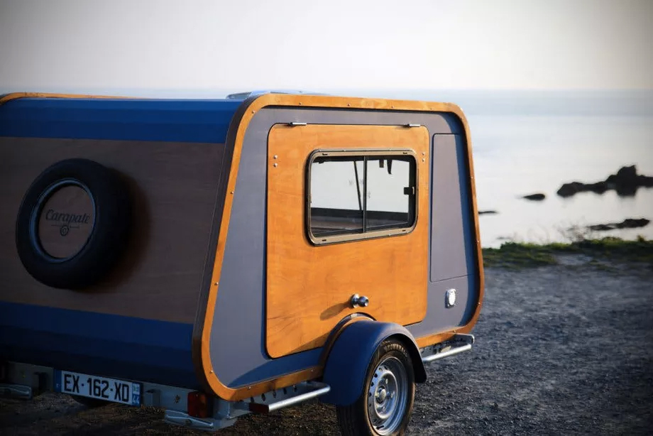 This lightweight trapezoid camper by Carapate Adventure in inspired by a boat