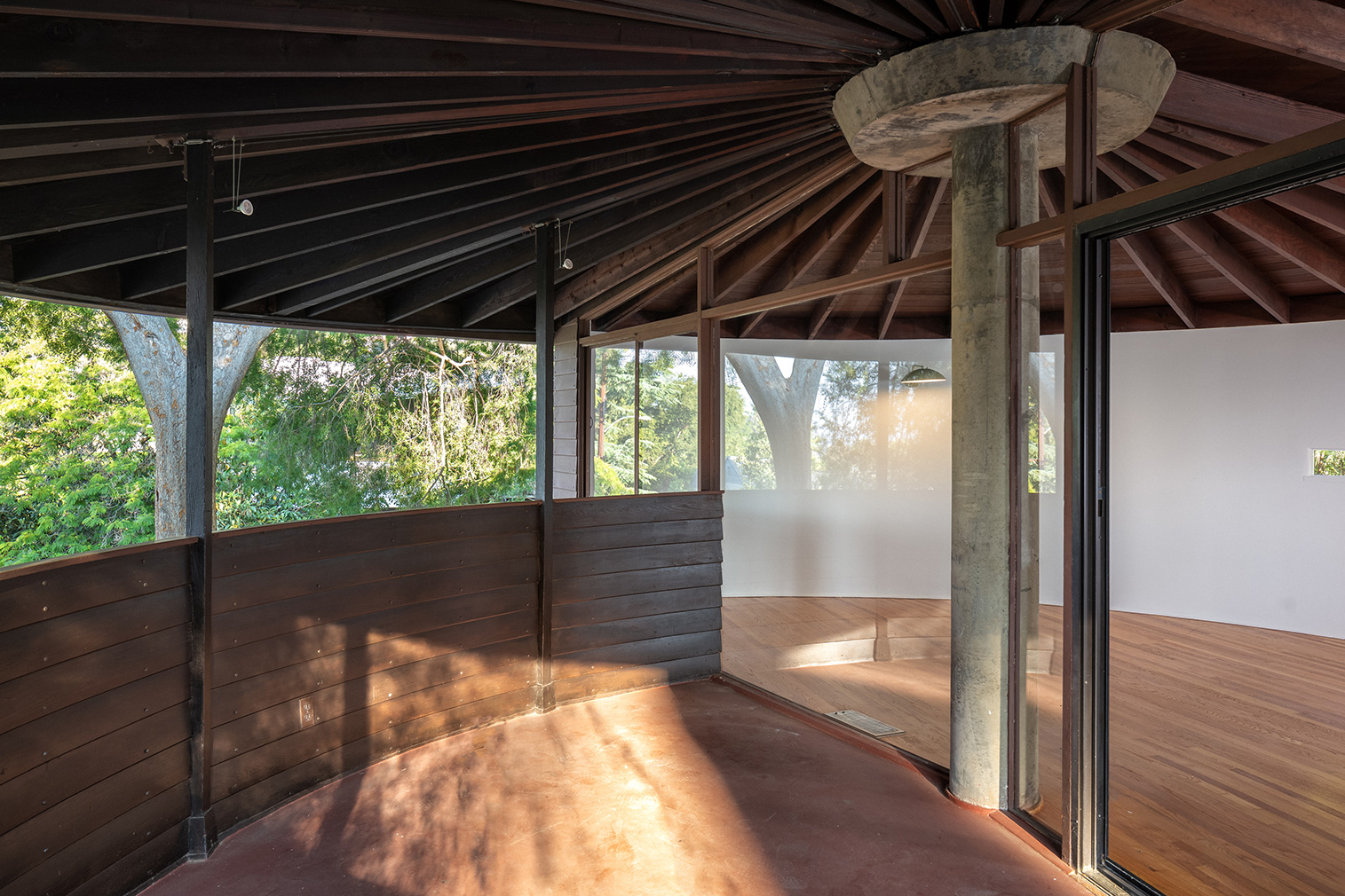 Circular 1950s Louse Foster House by John Lautner hits the market for the first time