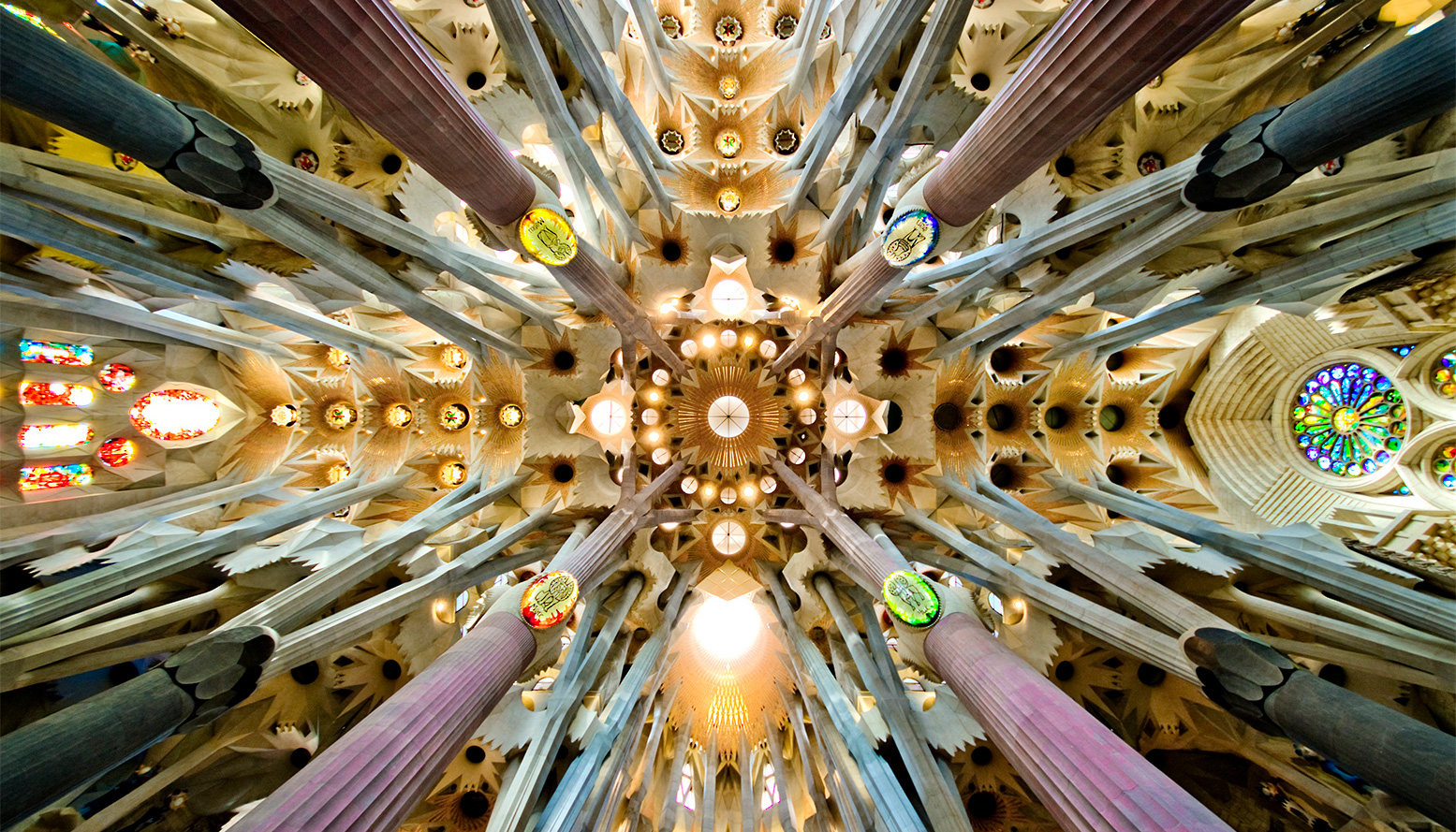 Sagrada Familia's nave details