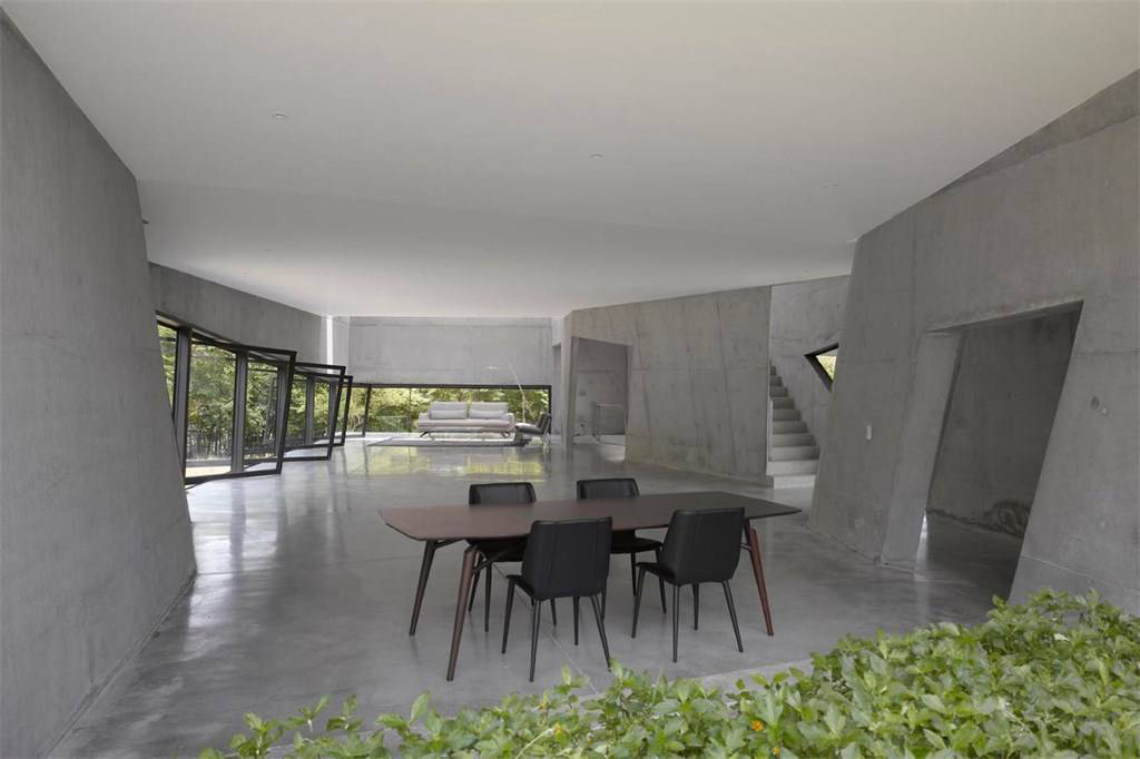 An extreme sci-fi home hits the market in Mexico’s Monterrey