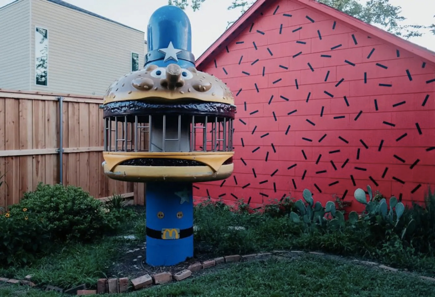 Saved By The Bell comes to life at this 90s-themed Airbnb in Dallas