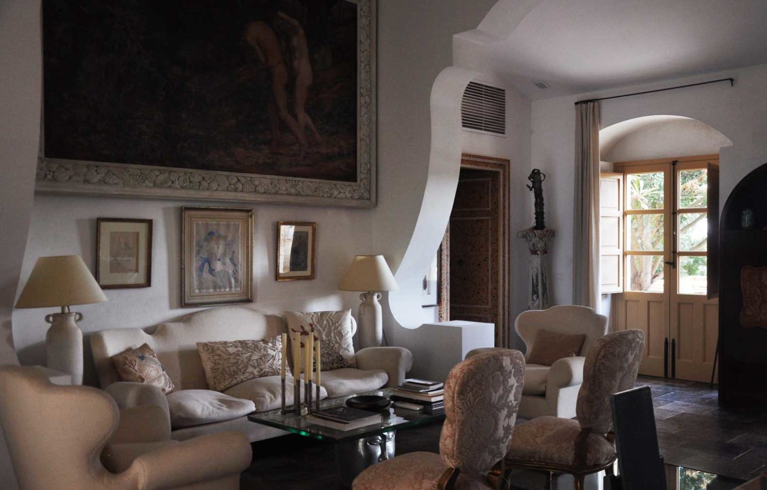 Maison des Oliviers living room is fulled with antiques