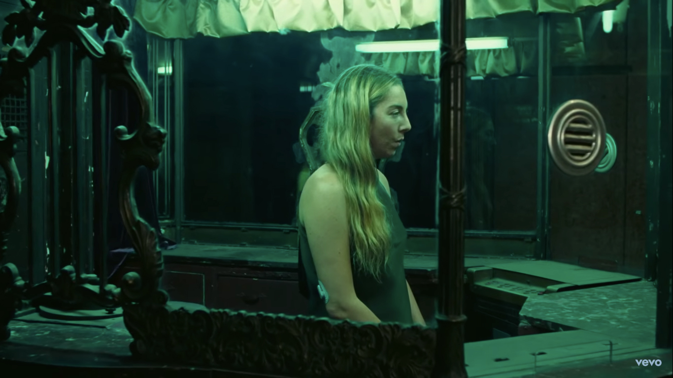 Paul Thomas Anderson takes viewers behind-the-scenes of the empty Los Angeles Theatre for HAIM's new single Hallelujah