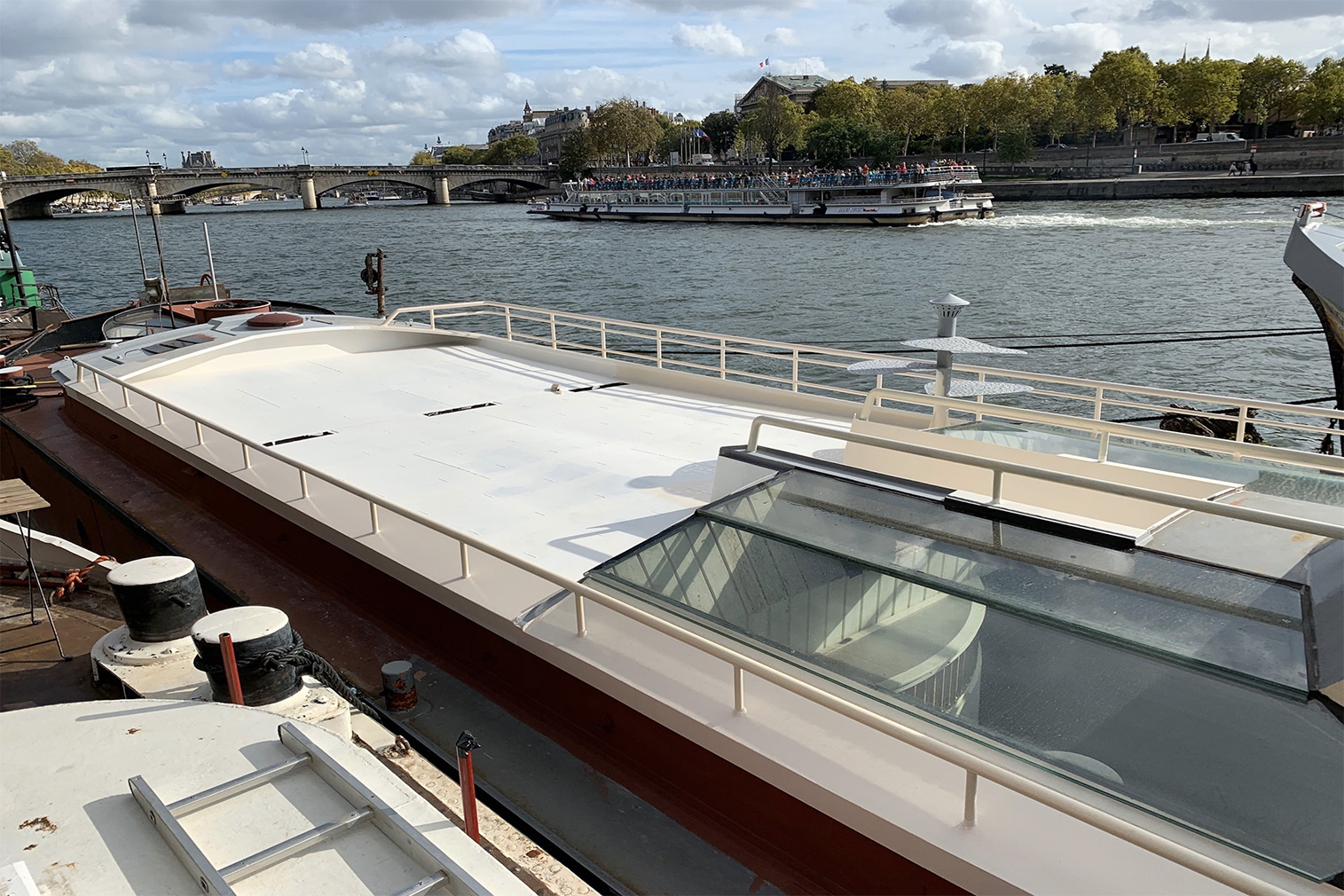 Airy 1930s Parisian barge seeks €980k