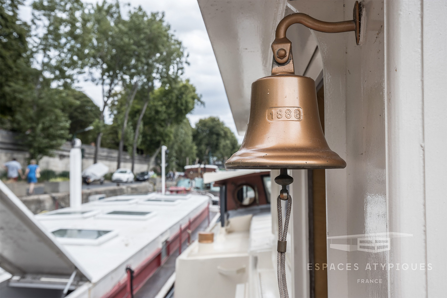 Airy 1930s Parisian barge seeks €980k