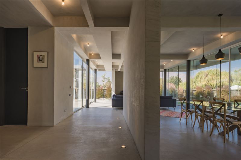 Concrete Chilean home shows the softer side of Brutalism