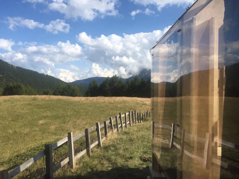 Tiny alpine cabin 'Immerso' offers a window straight onto the stars