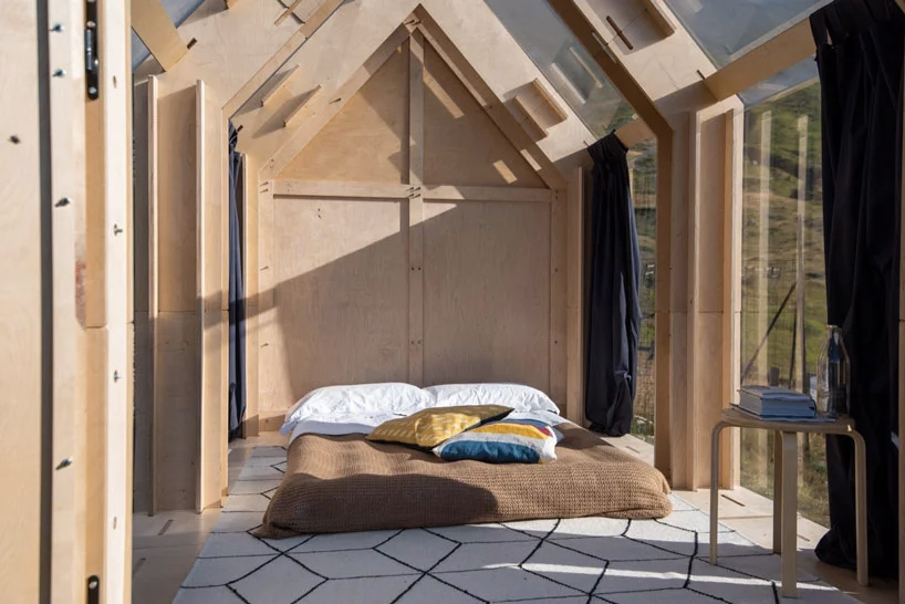 Tiny alpine cabin 'Immerso' offers a window straight onto the stars