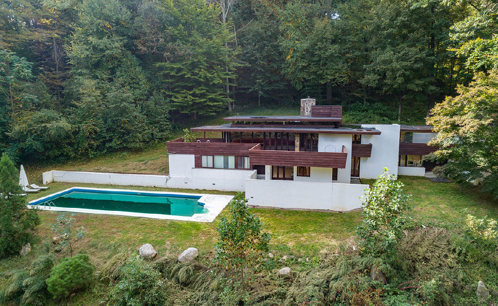 A midcentury home by a Frank Lloyd Wright acolyte has hit the market in ...