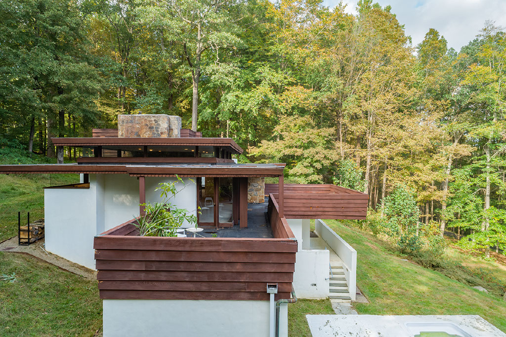 Five bedroom midcentury modern home by architect Allan J Gelbin is for sale in Connecticut